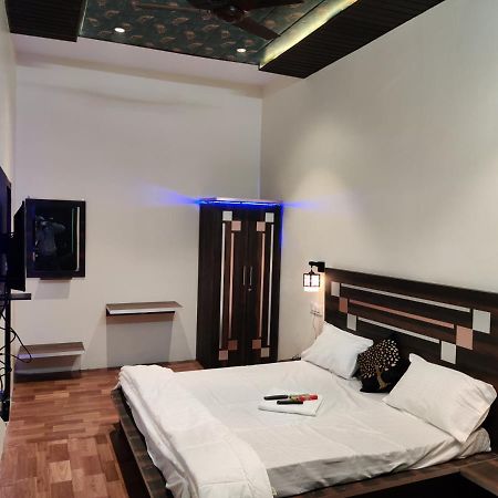 Keshav Hotel Farrukhabad Esterno foto