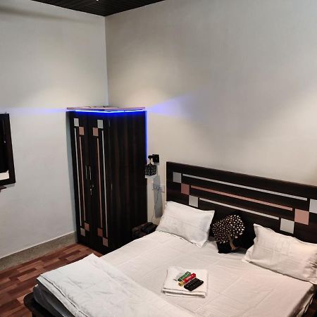 Keshav Hotel Farrukhabad Esterno foto