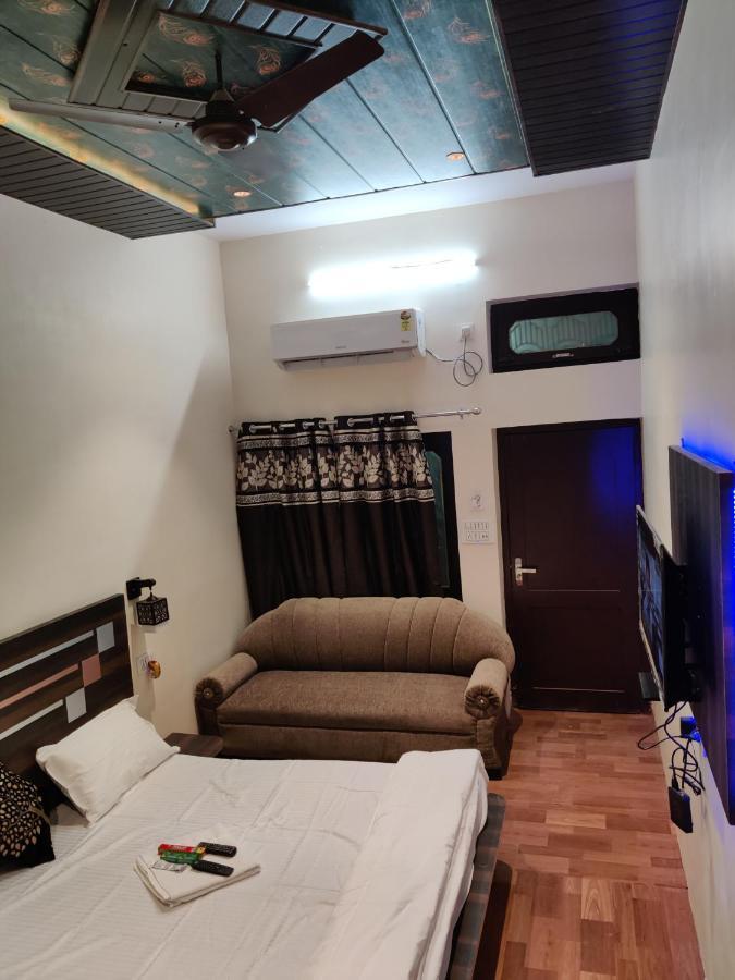 Keshav Hotel Farrukhabad Esterno foto