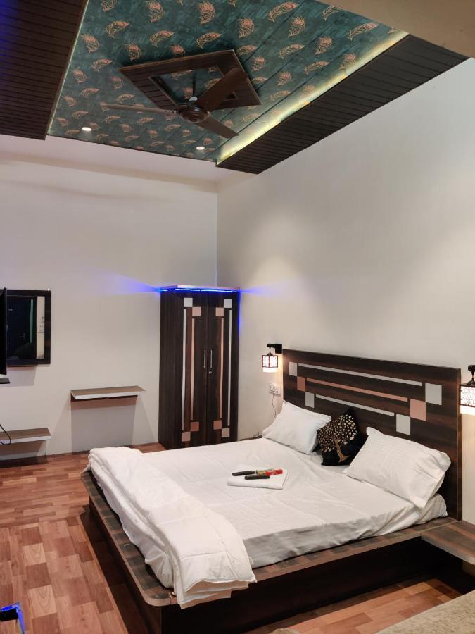 Keshav Hotel Farrukhabad Esterno foto