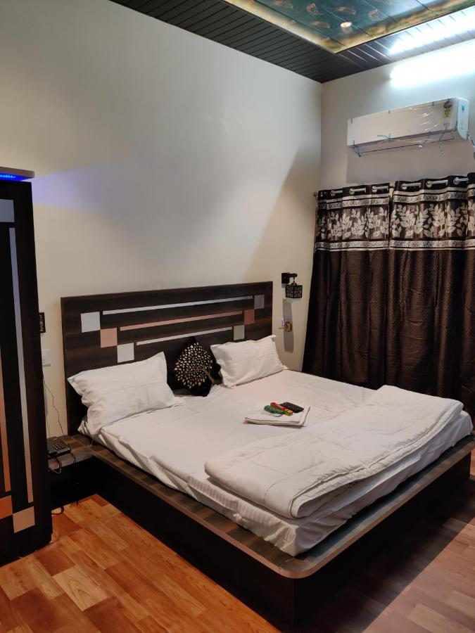 Keshav Hotel Farrukhabad Esterno foto
