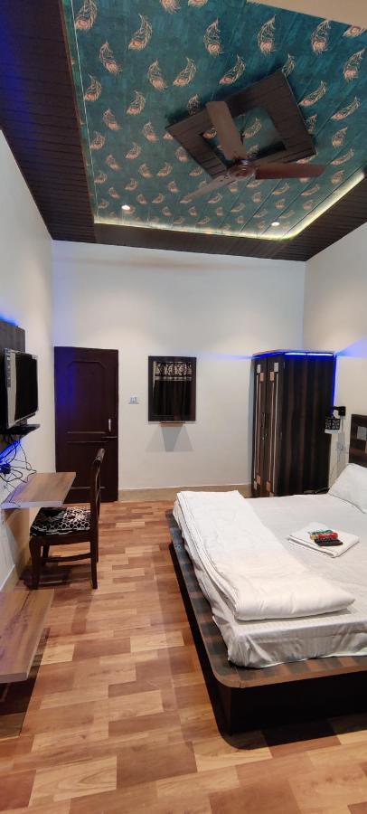 Keshav Hotel Farrukhabad Esterno foto