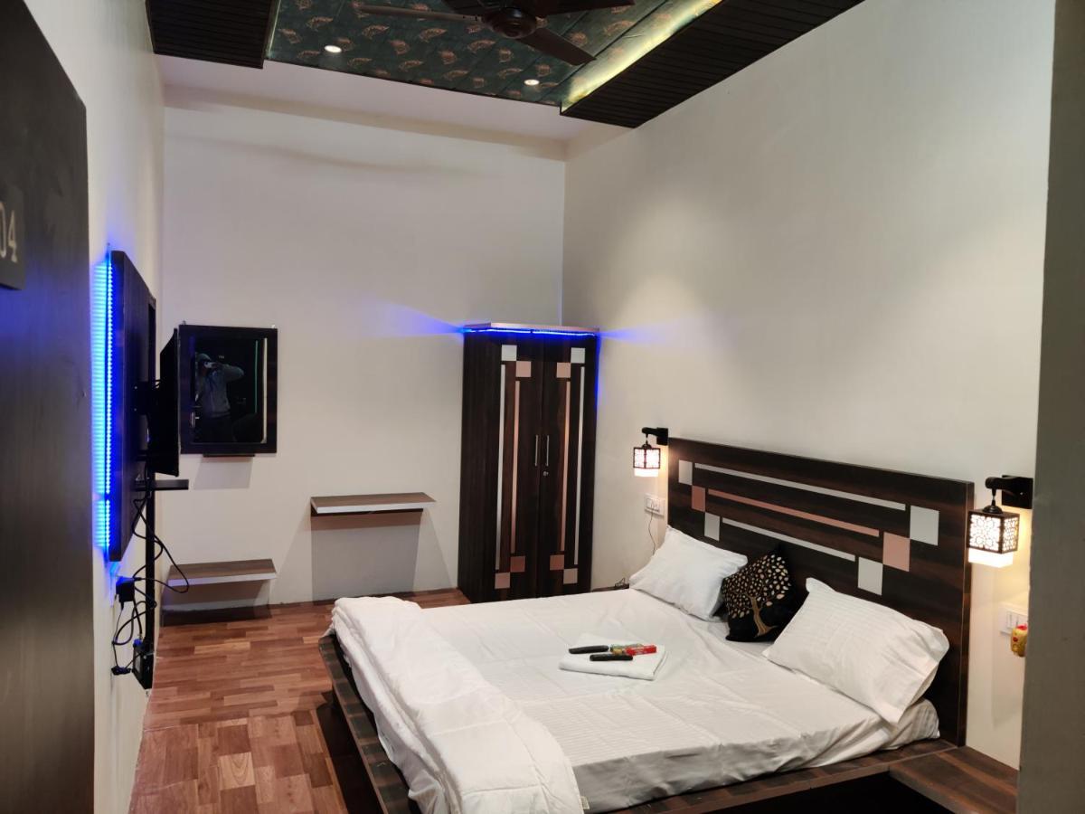 Keshav Hotel Farrukhabad Esterno foto