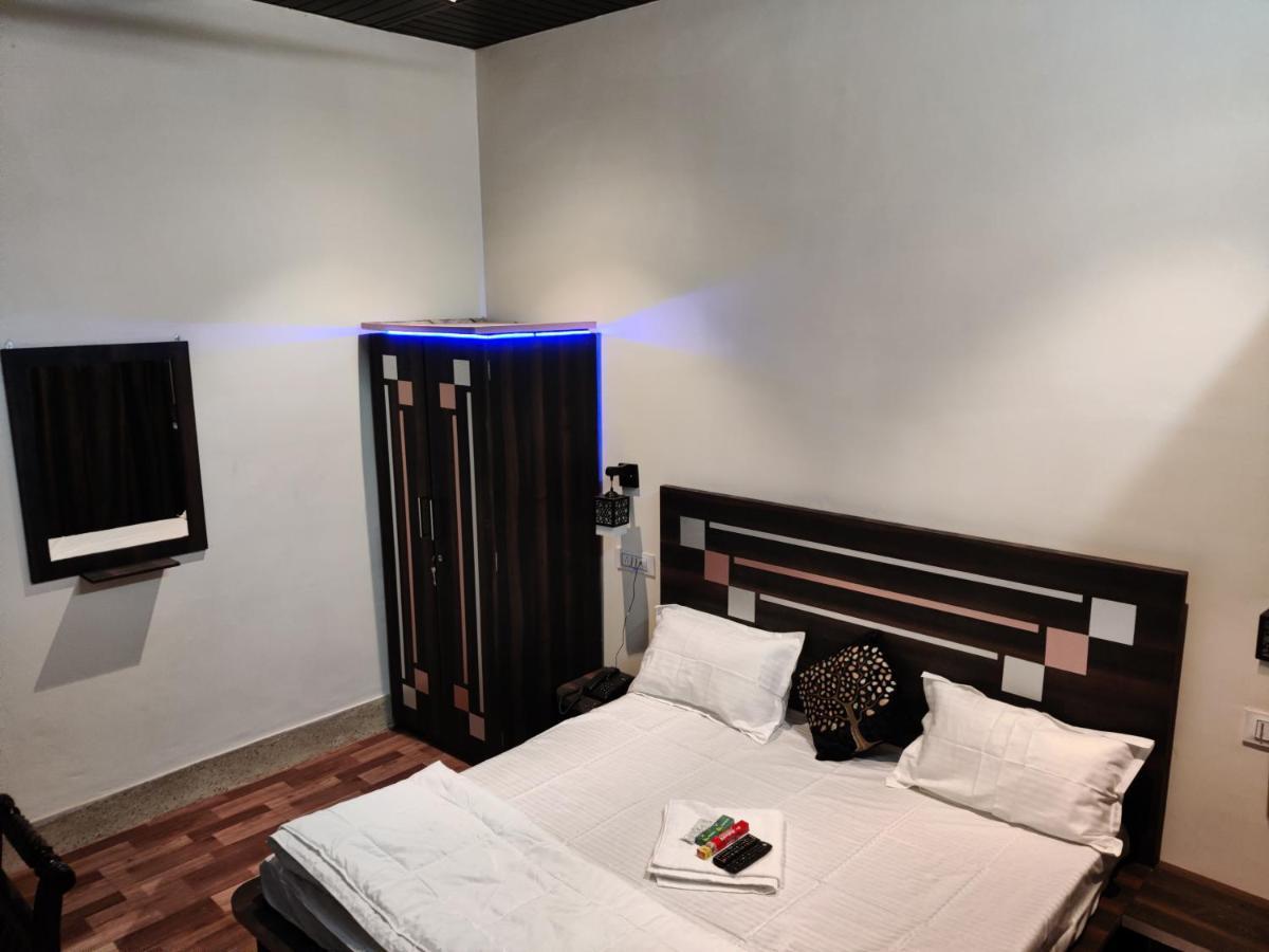 Keshav Hotel Farrukhabad Esterno foto