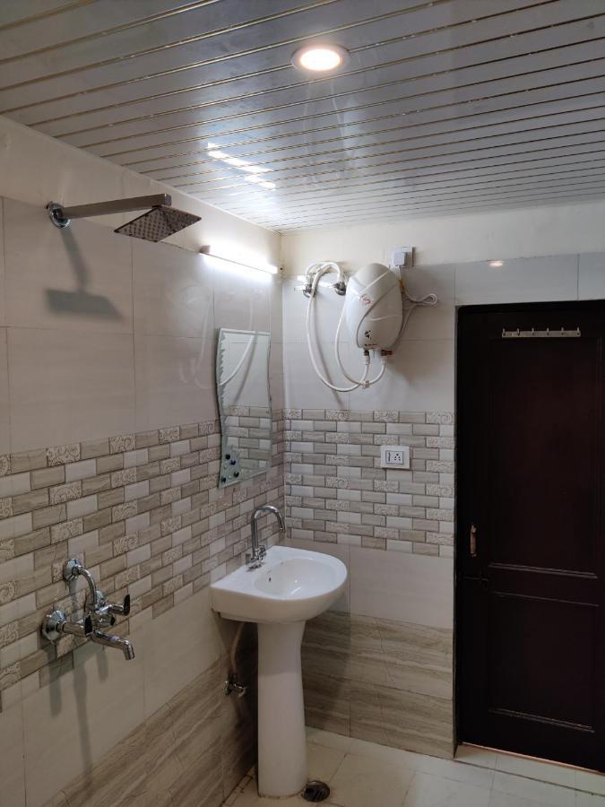 Keshav Hotel Farrukhabad Esterno foto