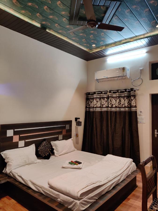 Keshav Hotel Farrukhabad Esterno foto
