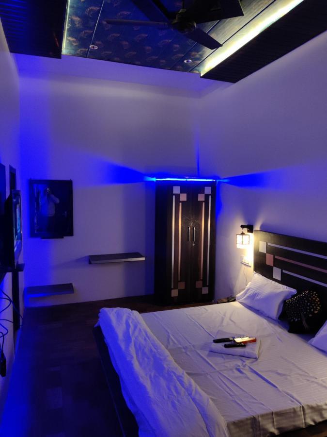 Keshav Hotel Farrukhabad Esterno foto