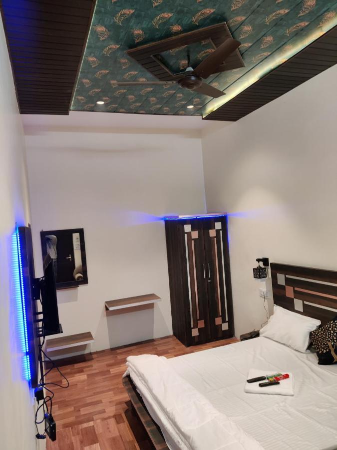 Keshav Hotel Farrukhabad Esterno foto