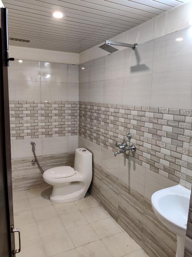 Keshav Hotel Farrukhabad Esterno foto